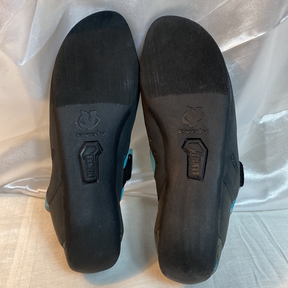 Evolv Electra Climbing Bouldering Shoes Black Blue Size 11 like new - Picture 4 of 5